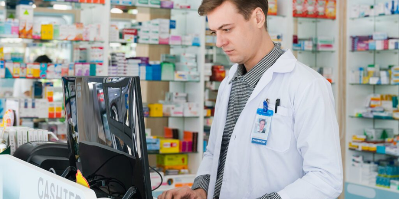 Why choose an online path for pharmacy technicians?