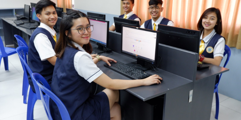 how many years is information technology course